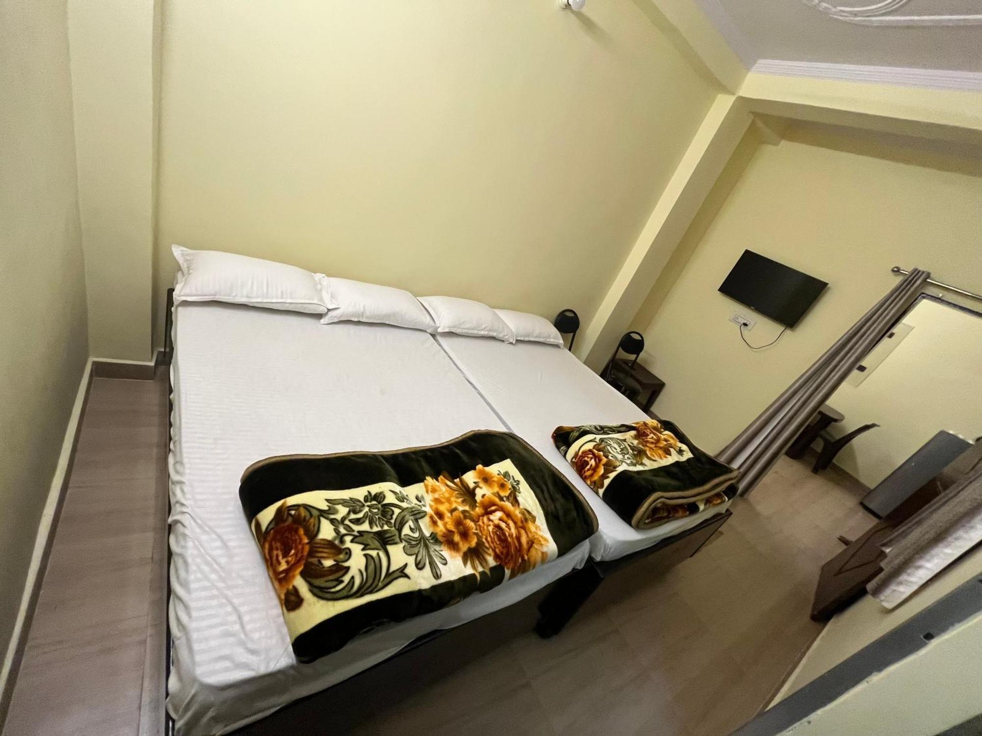 Incredible Banaras Inn Varanasi Exterior foto